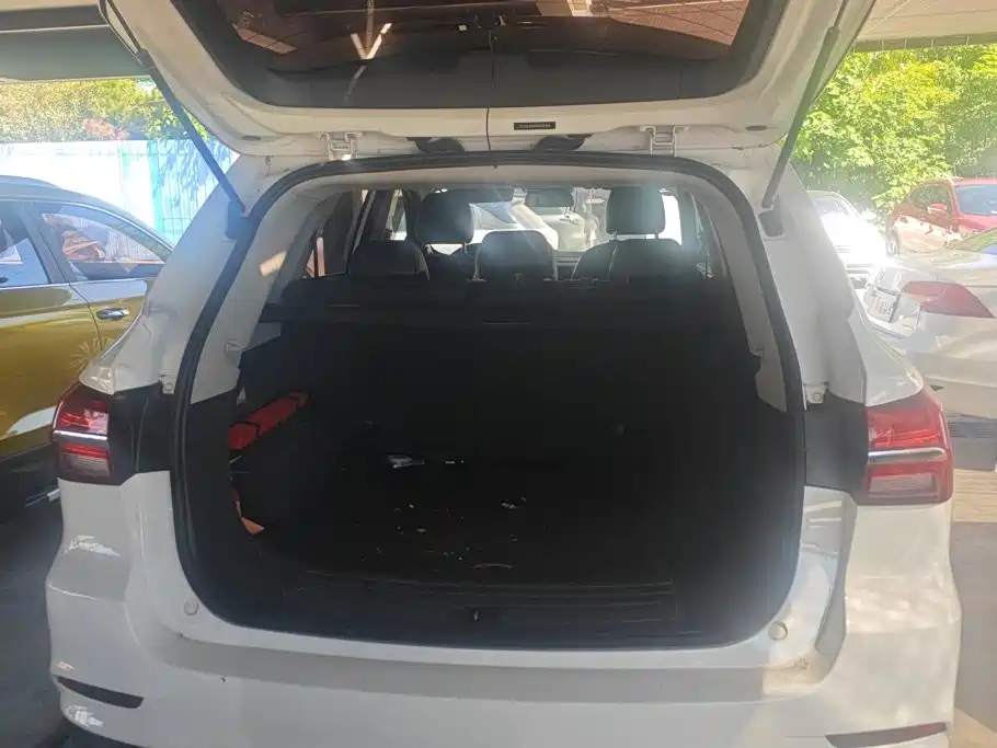 Roewe RX5 — миниатюра 4