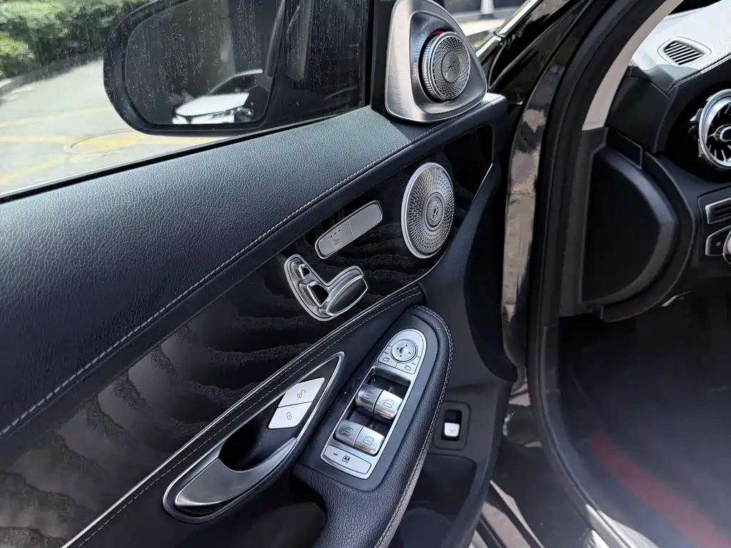 Mercedes-Benz C-Class — миниатюра 11
