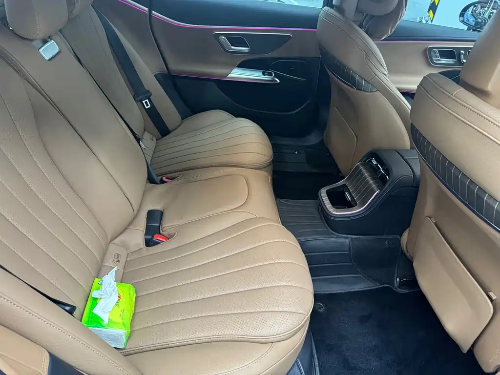 Mercedes-Benz E-Class — миниатюра 9