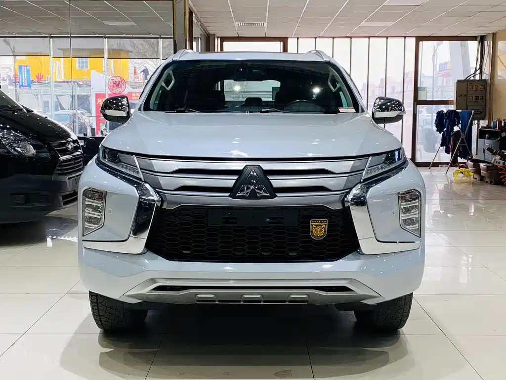 Mitsubishi Pajero Sport (Import) — миниатюра 2