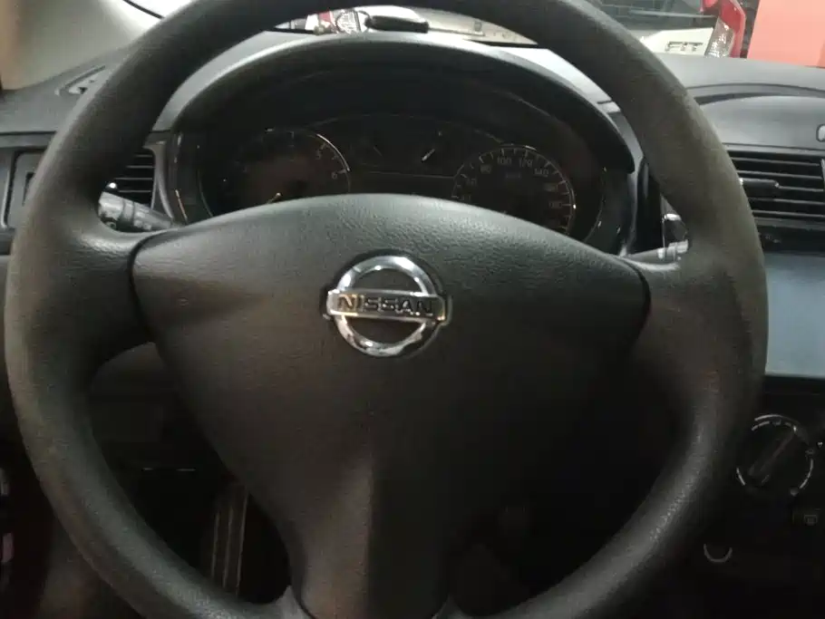 Nissan Tiida — миниатюра 15