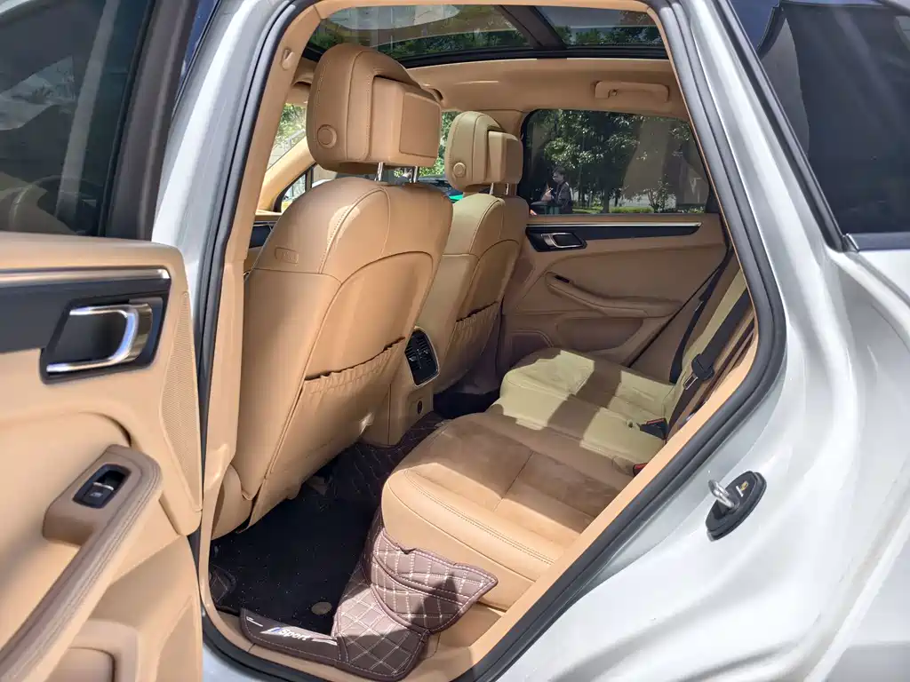 Porsche Macan — миниатюра 16