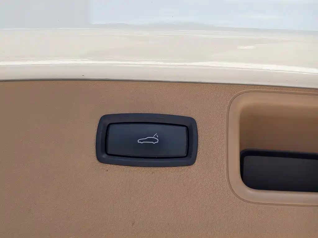 Porsche Macan — миниатюра 20