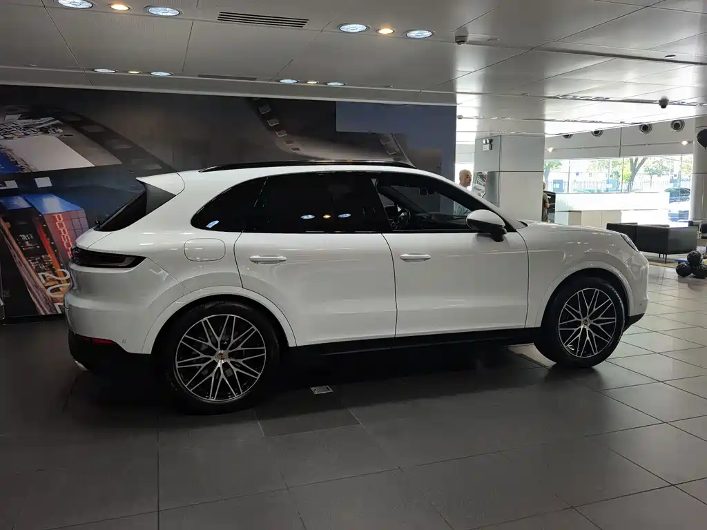 Porsche Cayenne — миниатюра 9