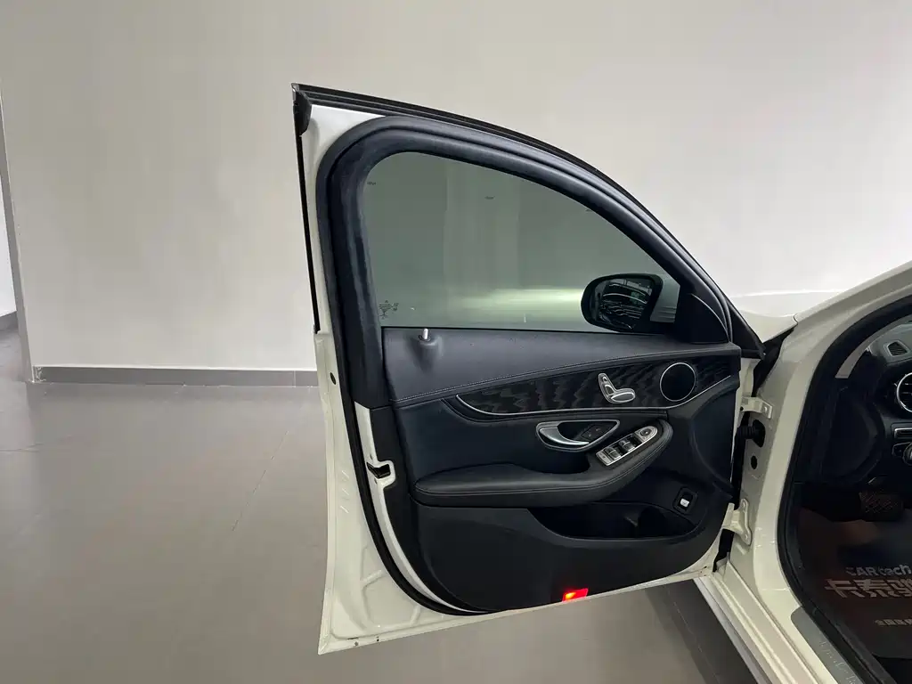 Mercedes-Benz C-Class — миниатюра 10