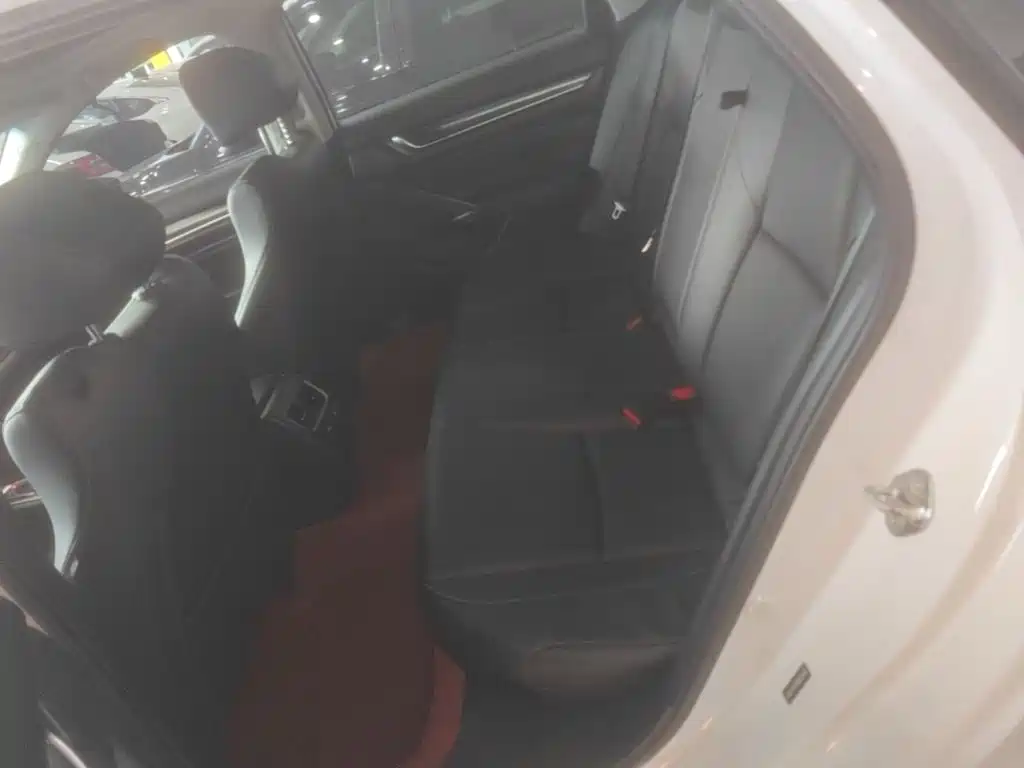 Honda Accord — миниатюра 17
