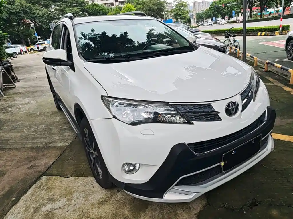 Toyota RAV4 — миниатюра 4