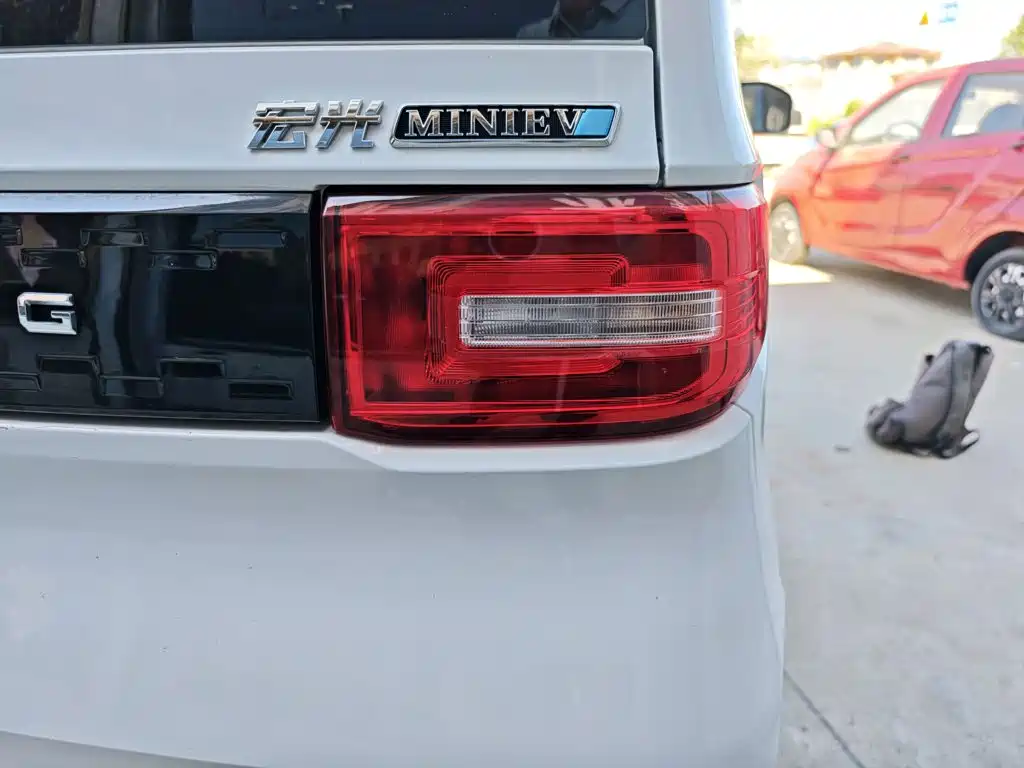 Wuling MINIEV — миниатюра 8