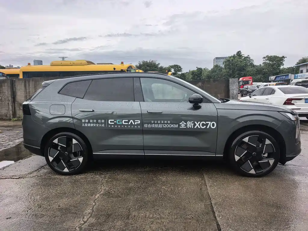 Volvo гибрид Volvo XC70 plug-in — миниатюра 4