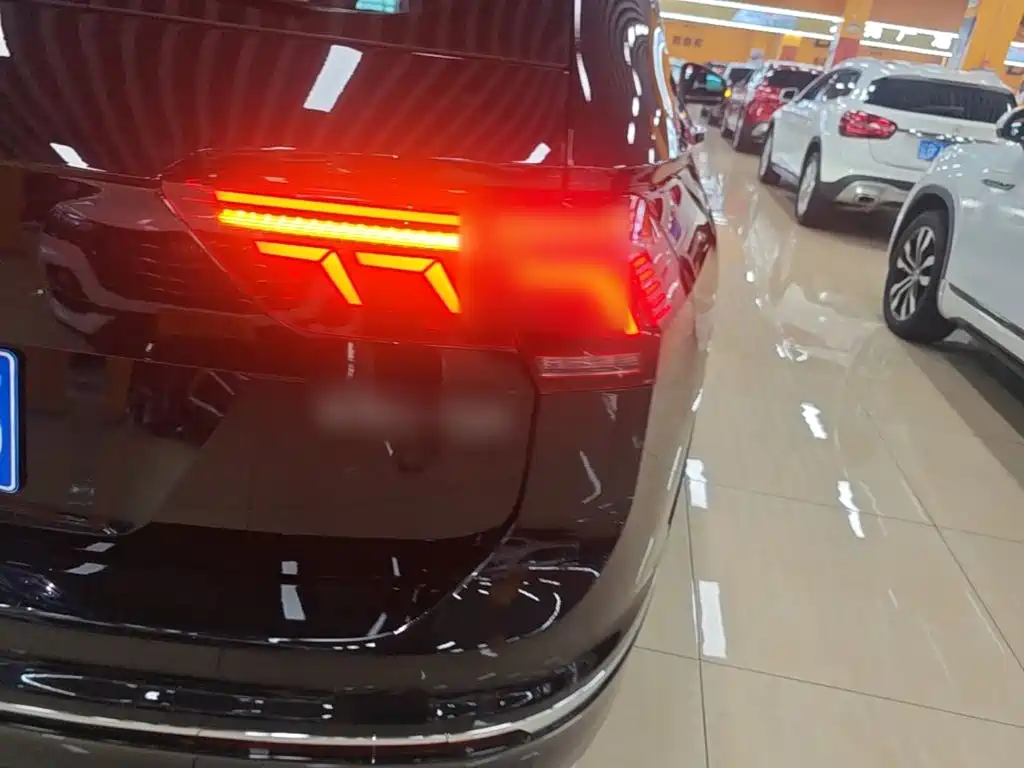Volkswagen Tiguan L — миниатюра 8