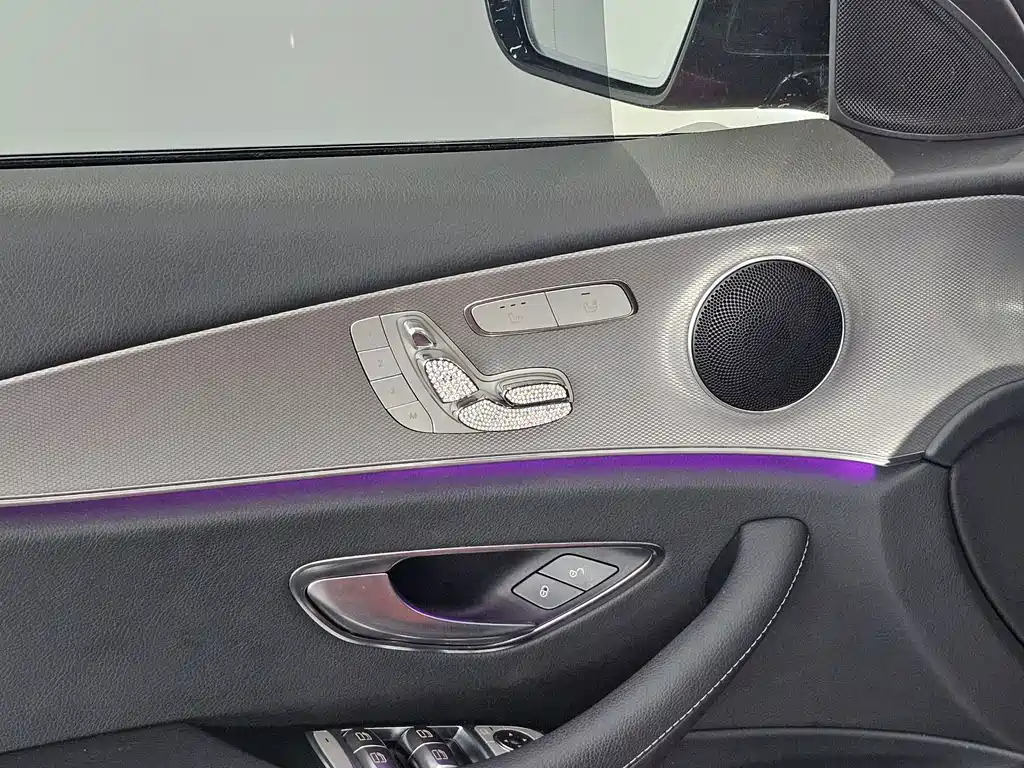 Mercedes-Benz E-Class — миниатюра 13