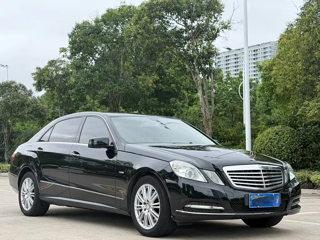 Mercedes-Benz E-Class — миниатюра 2