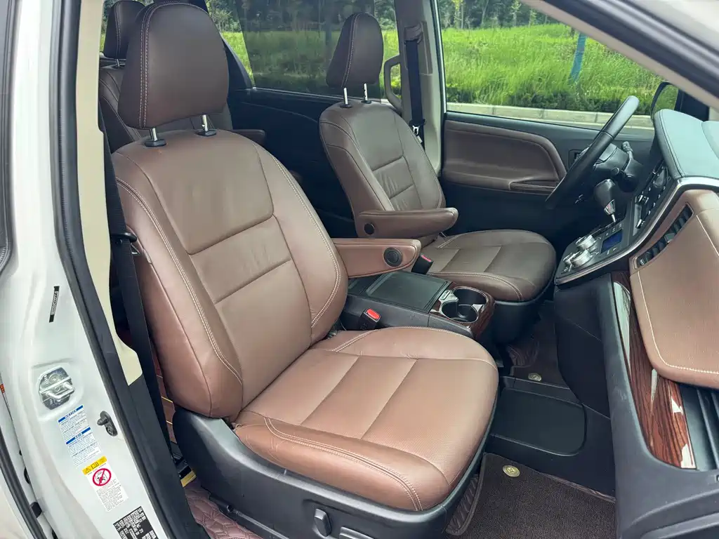 Toyota Sienna — миниатюра 11