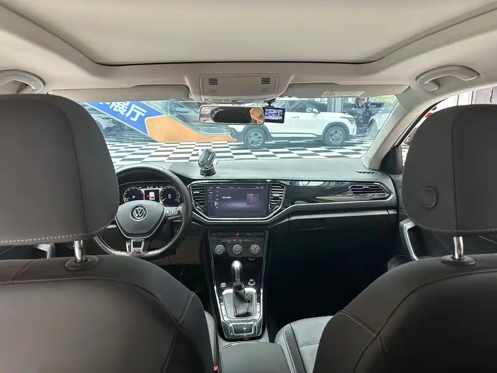 Volkswagen T-Roc — миниатюра 13