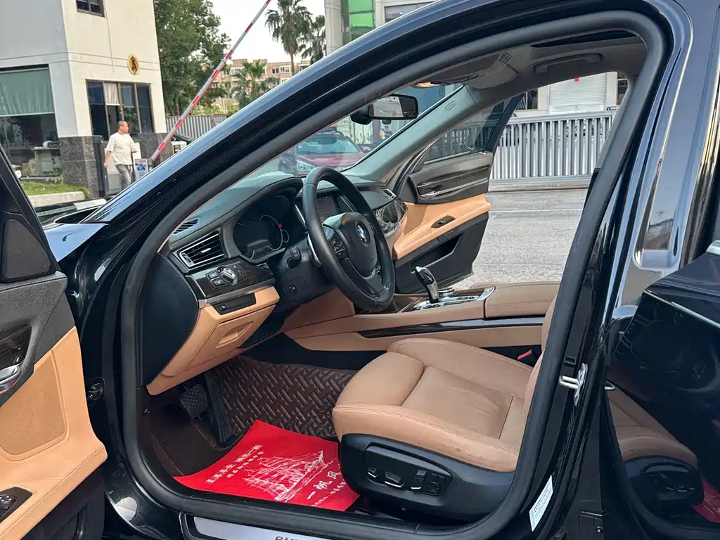 BMW 7 Series — миниатюра 9