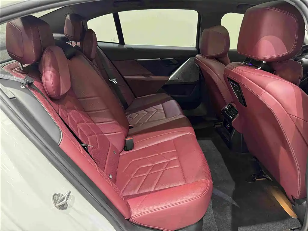 BMW 5 Series — миниатюра 18