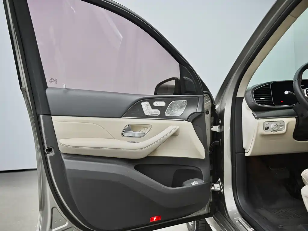 Mercedes-Benz GLE (Import) — миниатюра 20