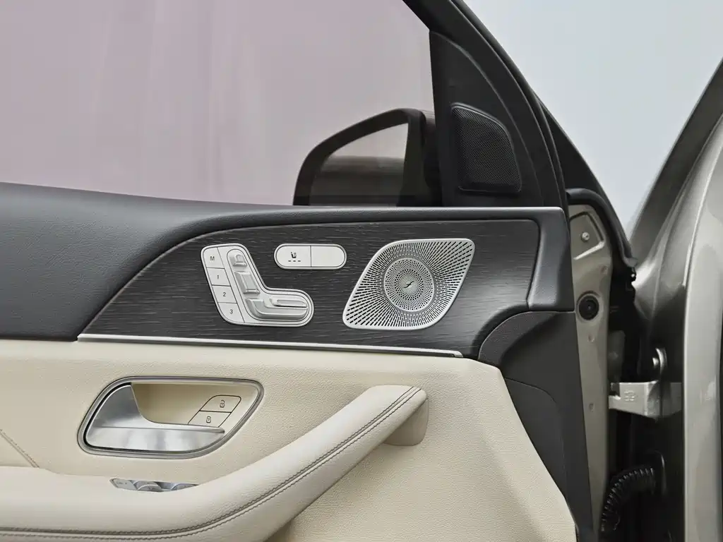 Mercedes-Benz GLE (Import) — миниатюра 21