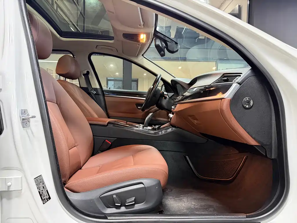 BMW 5 Series — миниатюра 9