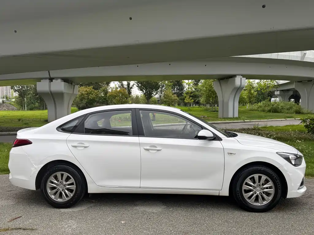 Hyundai Elantra — миниатюра 7