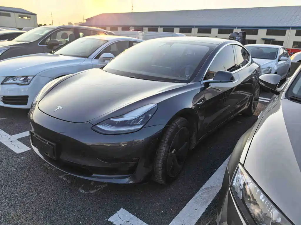 2020 Tesla Model 3 - zdjęcie 1 z 8