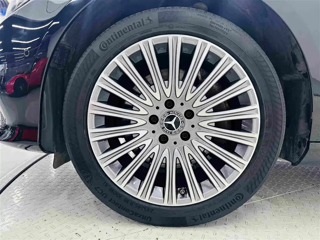 Mercedes-Benz E-Class — миниатюра 10