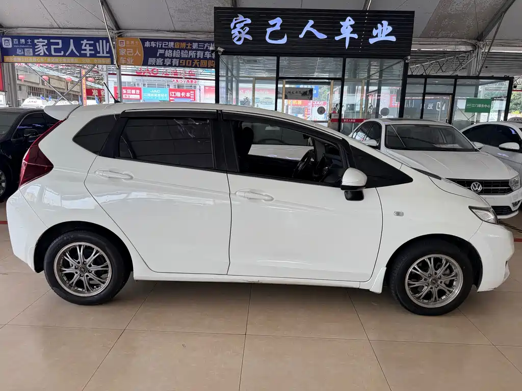 Honda Fit — миниатюра 9