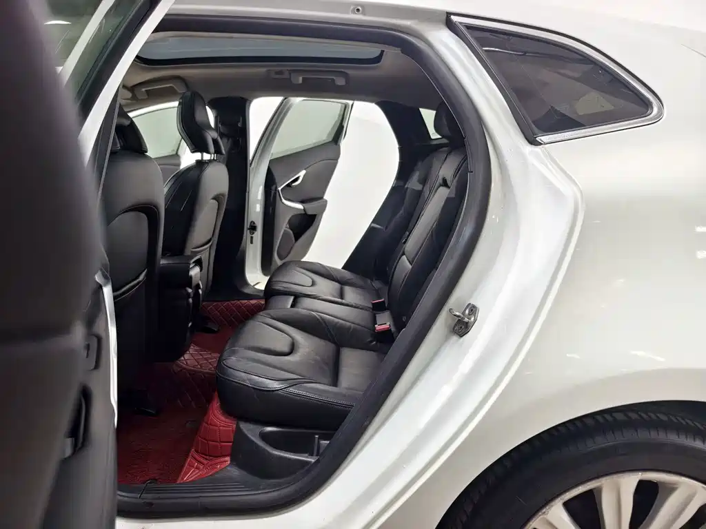 Volvo V40 — миниатюра 13