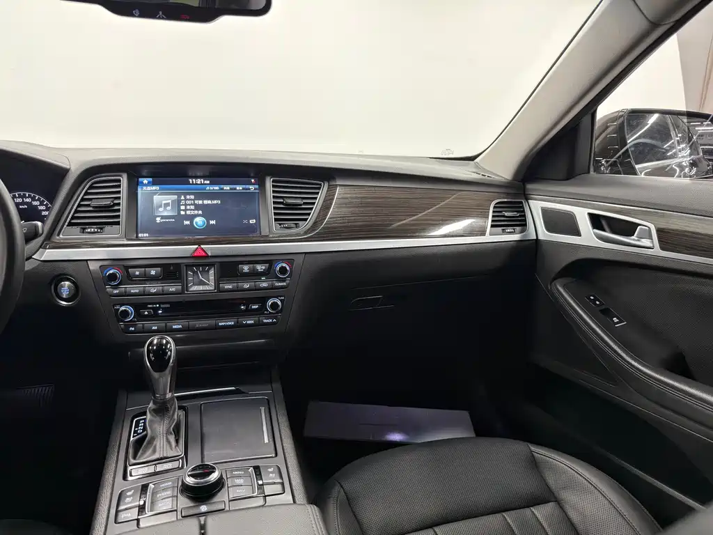 Hyundai Genesis — миниатюра 11
