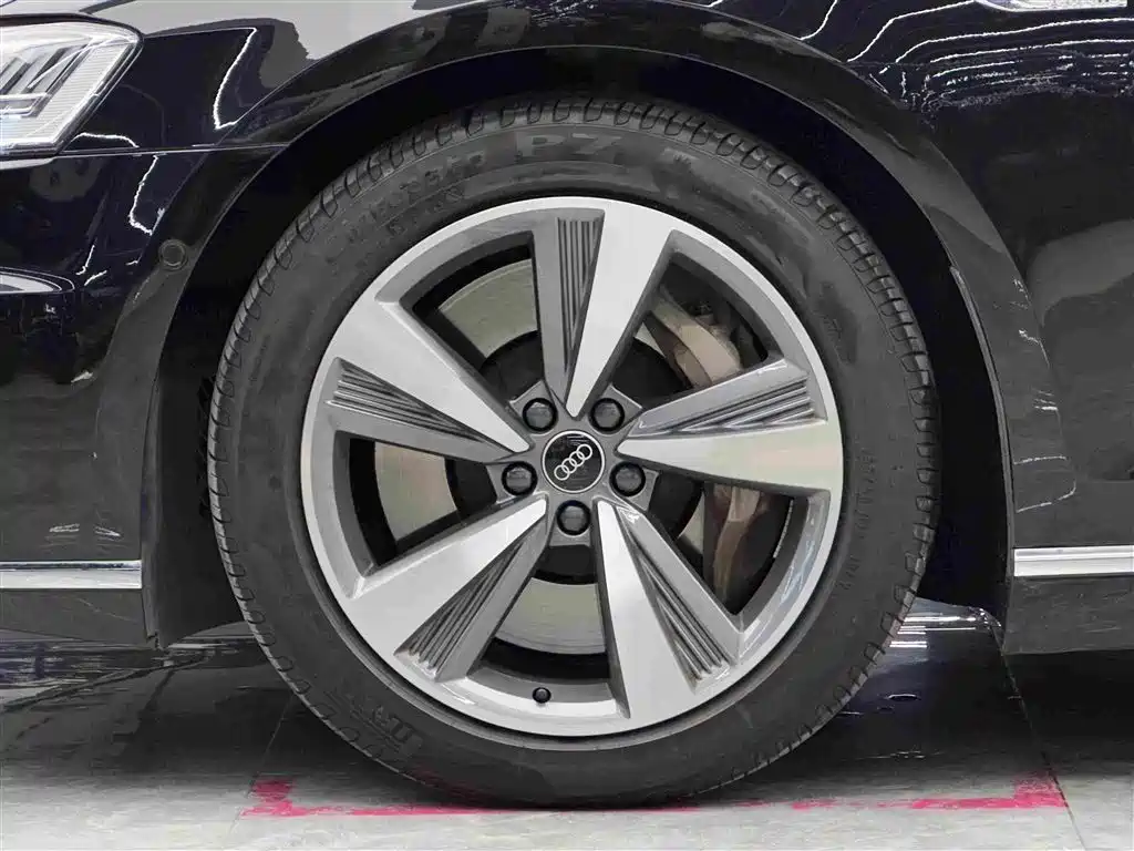 Audi A8 New Energy — миниатюра 4