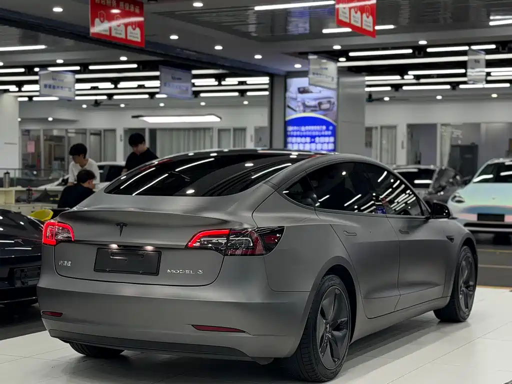 Tesla Model 3 — миниатюра 6