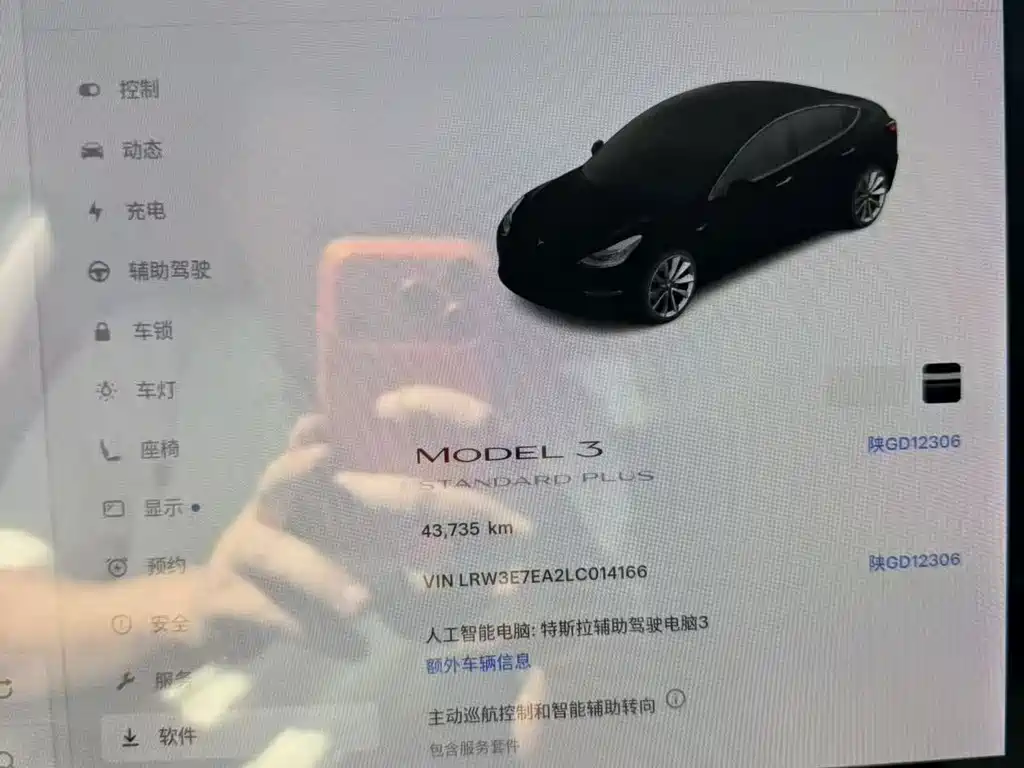Tesla Model 3 — миниатюра 6