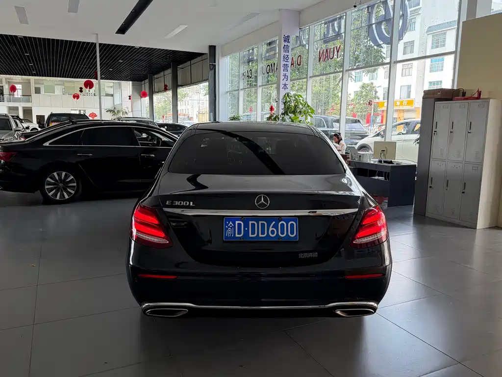 Mercedes-Benz E-Class — миниатюра 5