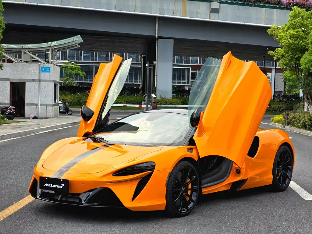 McLaren Artura 2025