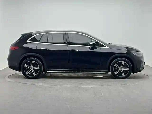 Mercedes-Benz EQE SUV — миниатюра 3