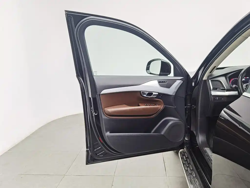 Volvo XC90 — миниатюра 8