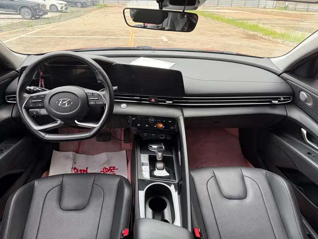 Hyundai Elantra 2021 1.5L CVT LUX Luxury