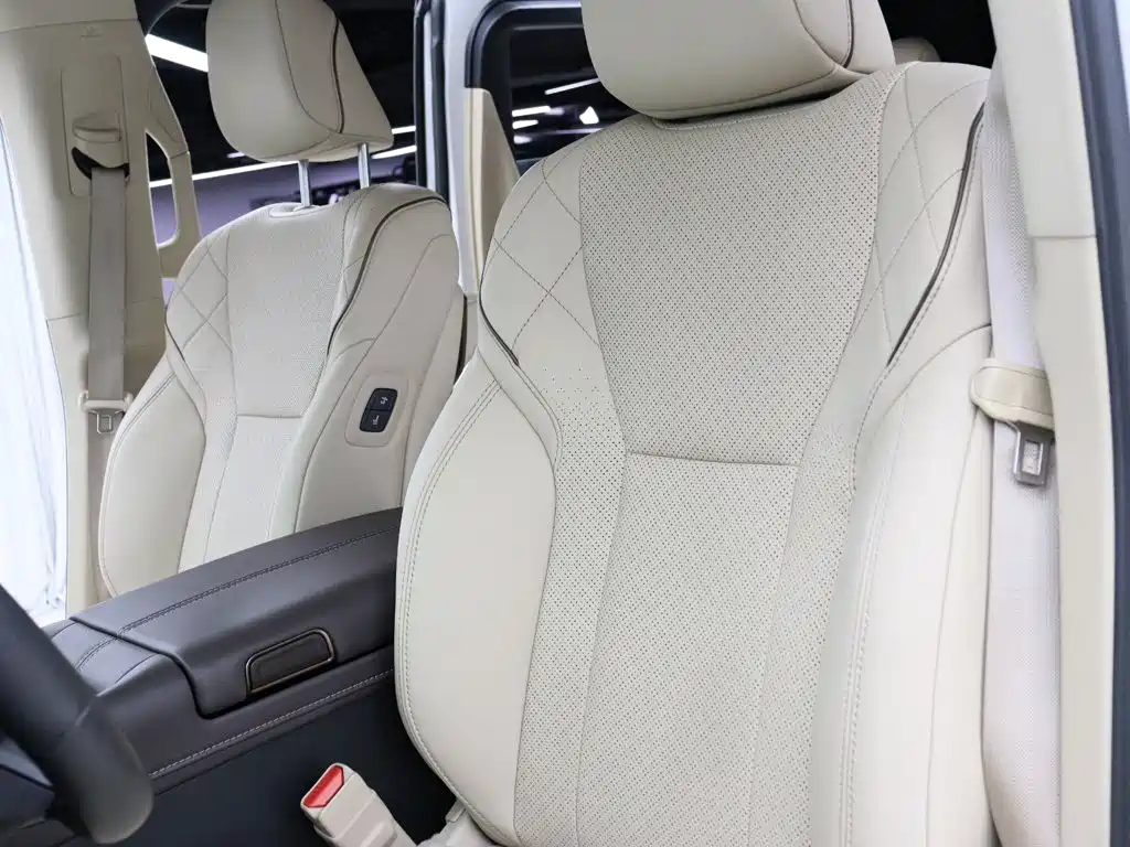 Toyota Alphard — миниатюра 3