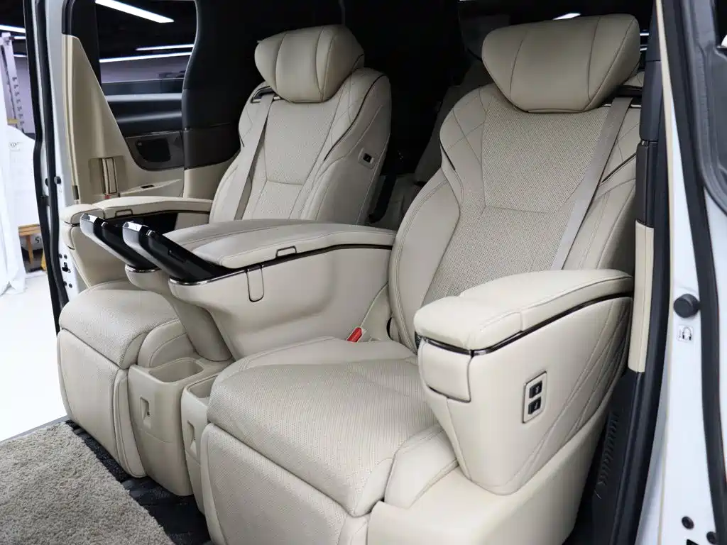 Toyota Alphard — миниатюра 6