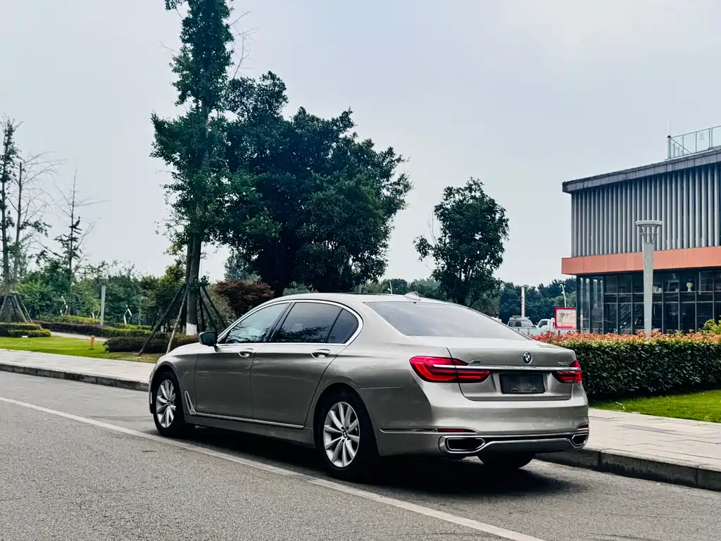BMW 7 Series 7 2016 730Li Lead