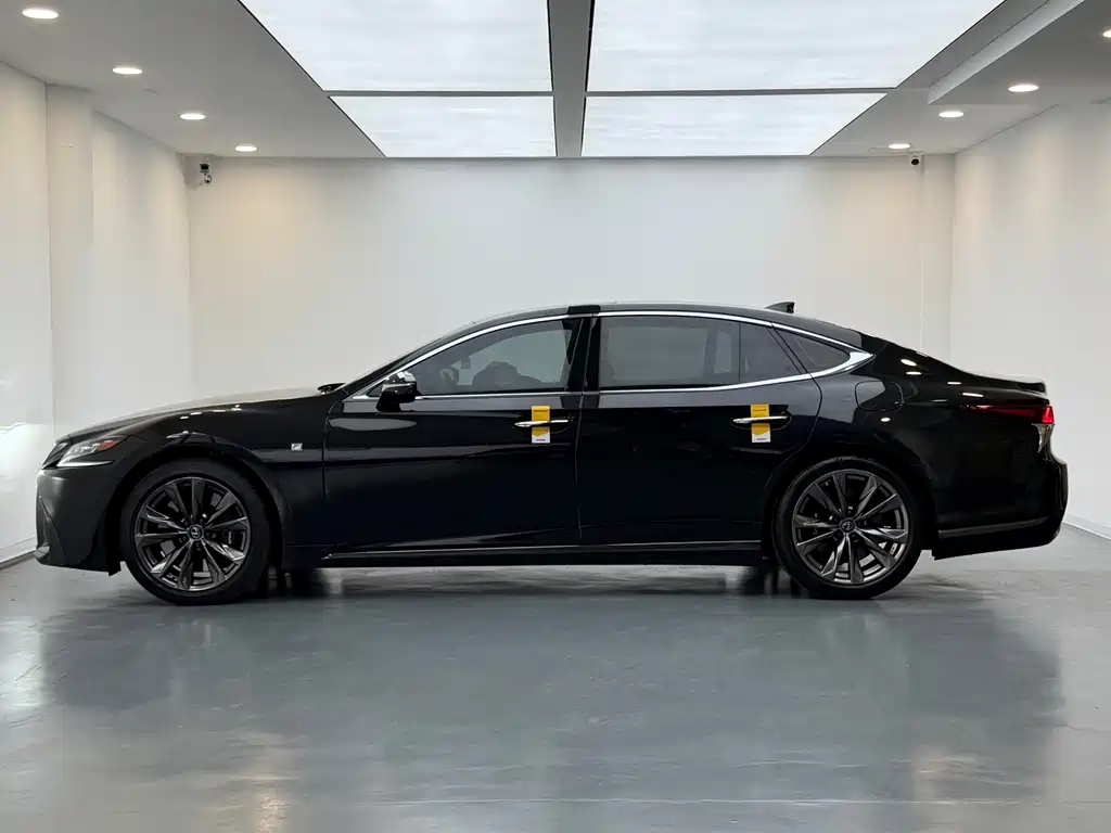 Lexus LS 2018 500h F SPORT V