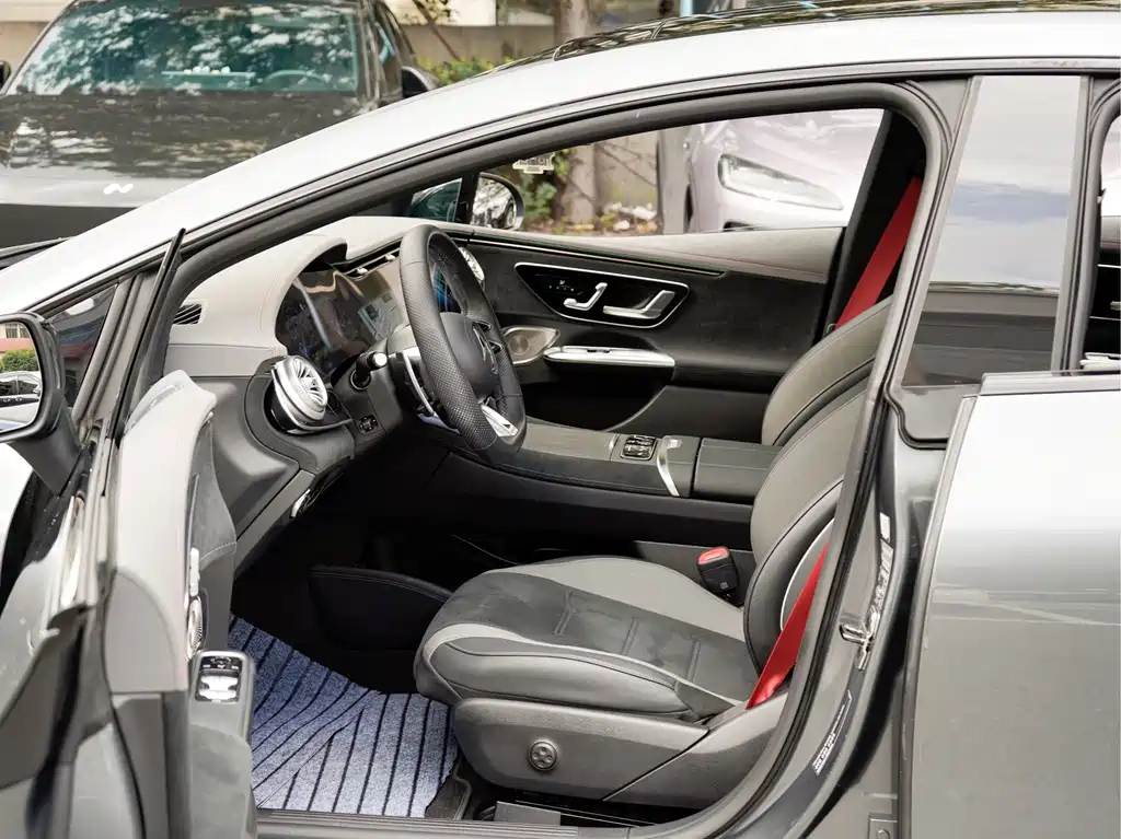 Mercedes-Benz EQE AMG — миниатюра 11