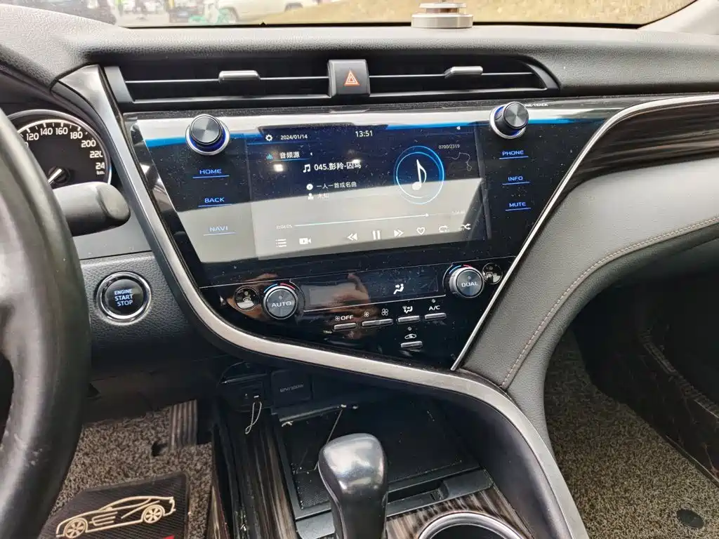 Toyota Camry — миниатюра 9