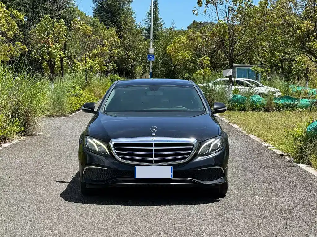 Mercedes-Benz E-Class — миниатюра 2