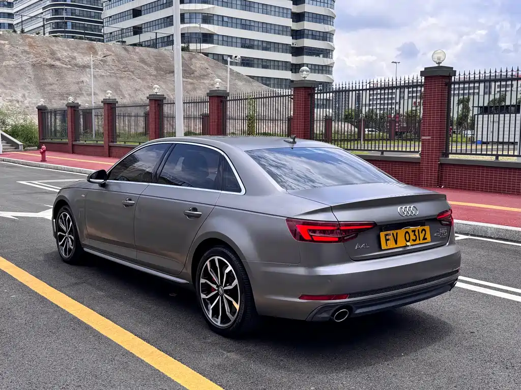Audi A4L 2018 30 45 TFSI quattro Sport