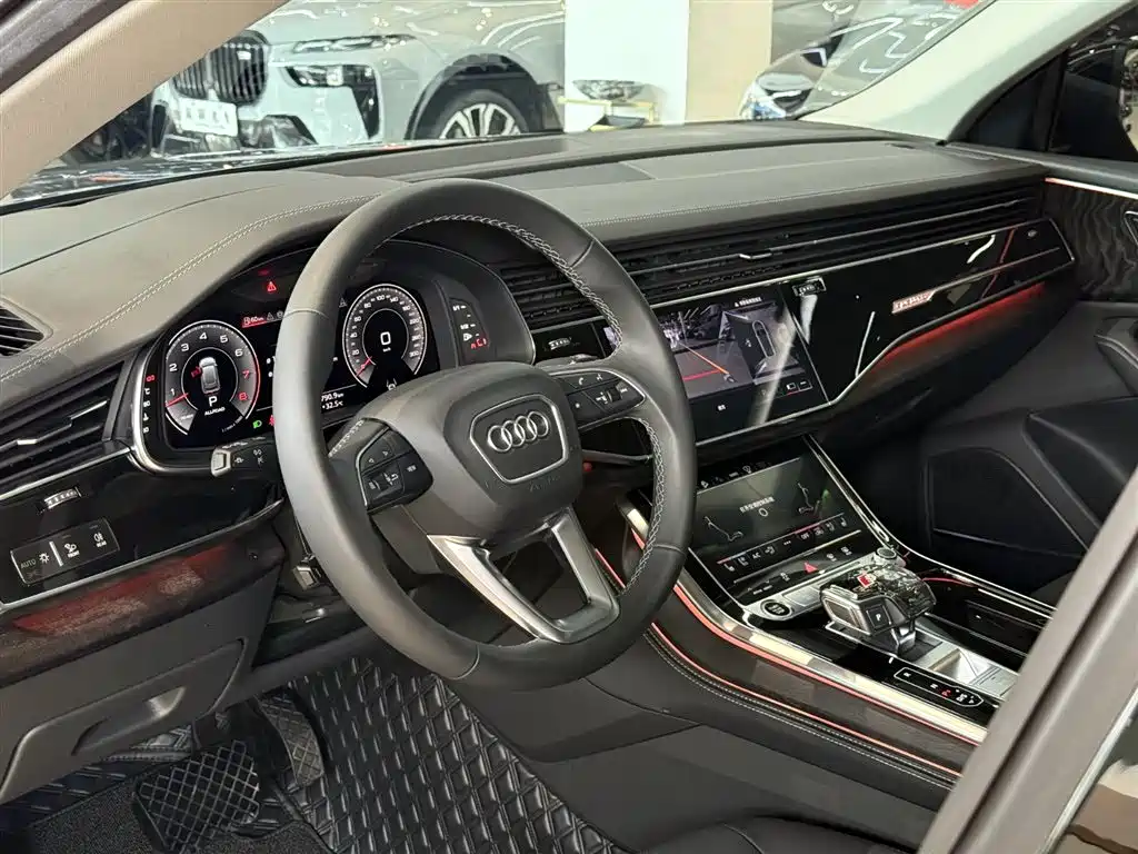 Audi Q8 2024 55 TFSI Luxury