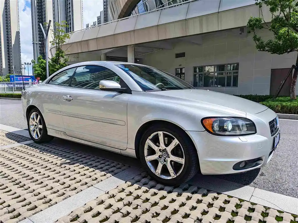 Volvo C70 — миниатюра 3