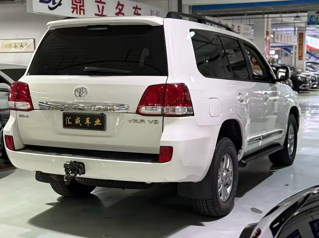 Toyota Land Cruiser 2010 4.7L AT VX