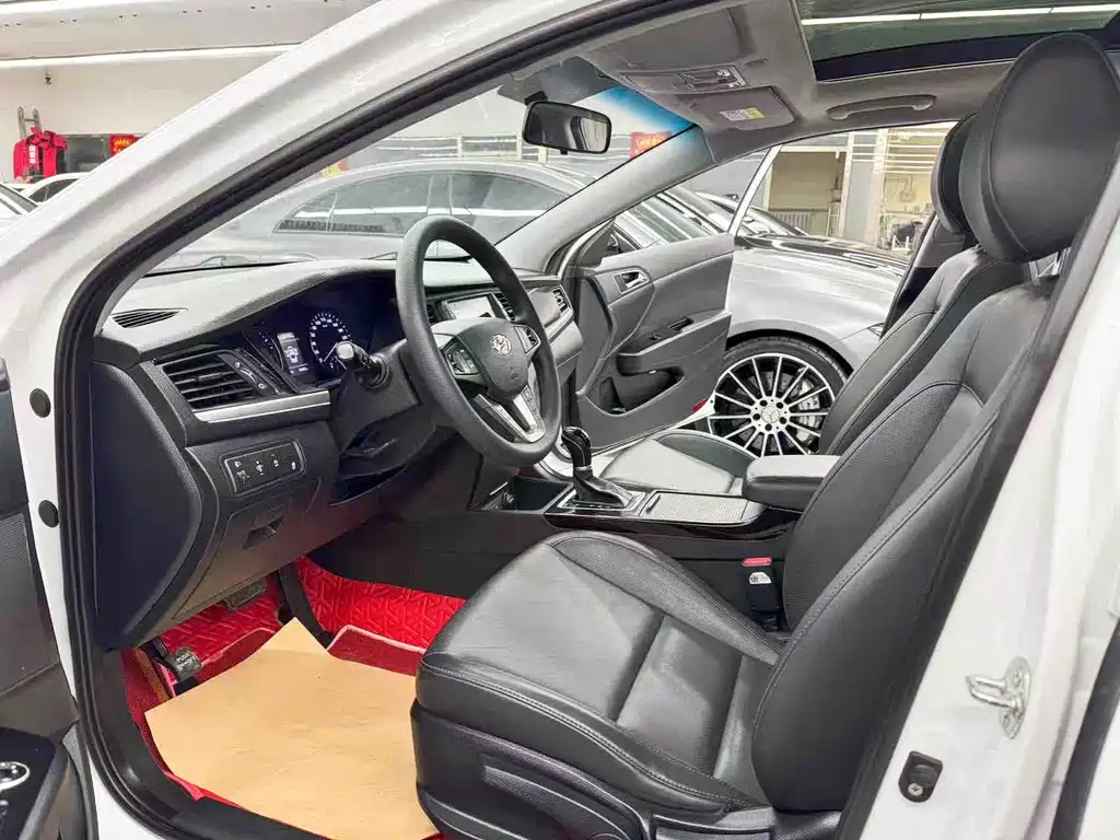 Hyundai Mistra 2017 1.8L AT GLS V