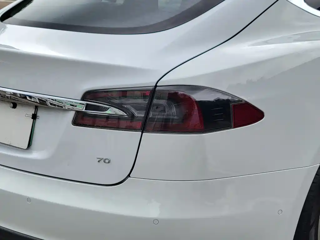 Tesla Model S — миниатюра 17